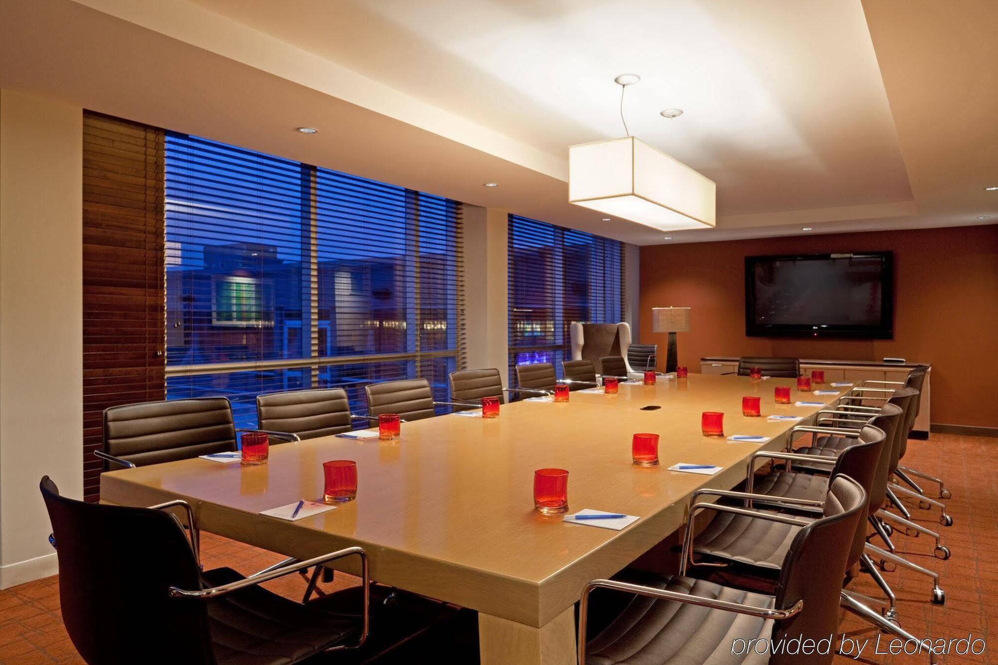 Hotel Indigo Boston - Newton Riverside מראה חיצוני תמונה